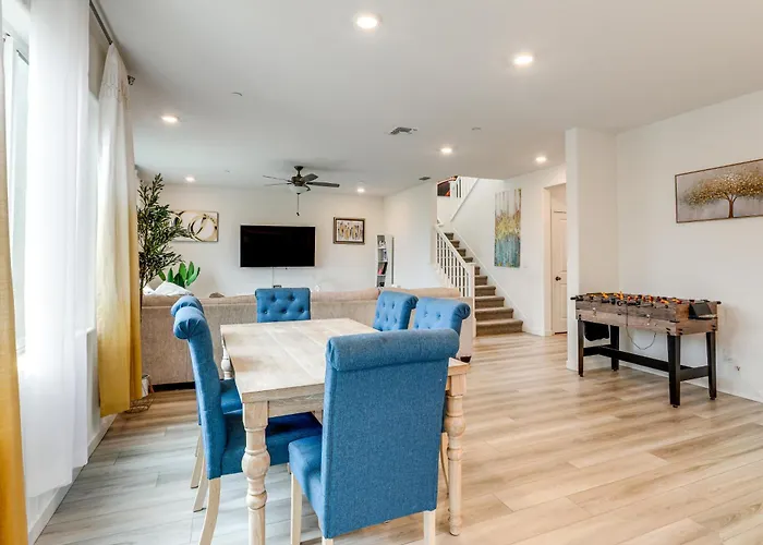 Modern Family Home In Suburbs Of Sacramento!