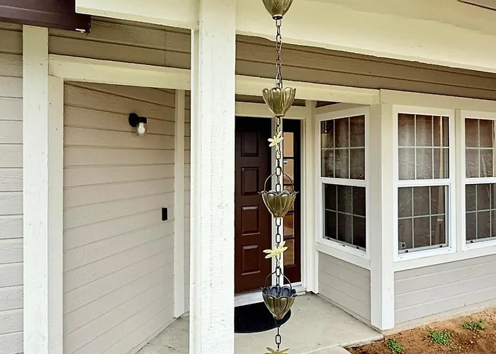 Spacious 4Br Family Home Free Parking, Fast Wifi, Near Galleria & Fountains