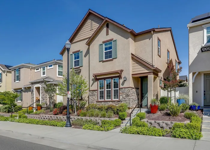New Build W/ Patio! Roseville Extended Stay